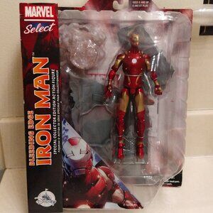 Diamond Select Toys Bleeding Edge Iron Man (Disney Store Excusive)